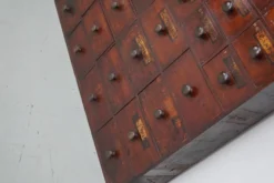 Armoire d'apothicaire / commode à tiroirs en bois dur antique, Angleterre, XIXe siècle