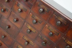 Armoire d'apothicaire / commode à tiroirs en bois dur antique, Angleterre, XIXe siècle