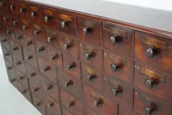 Armoire d'apothicaire / commode à tiroirs en bois dur antique, Angleterre, XIXe siècle