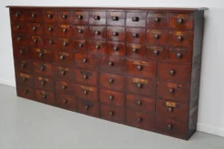 Armoire d'apothicaire / commode à tiroirs en bois dur antique, Angleterre, XIXe siècle