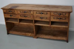 Armoire d'apothicaire / comptoir de magasin rustique en pin allemand vintage, années 1930