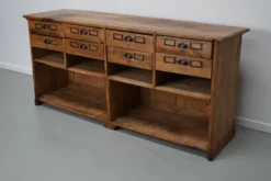 Armoire d'apothicaire / comptoir de magasin rustique en pin allemand vintage, années 1930