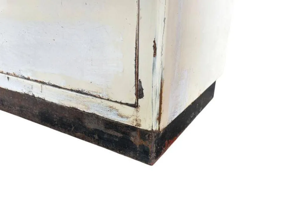 Armoire d'apothicaire industrielle vintage blanche / vitrine