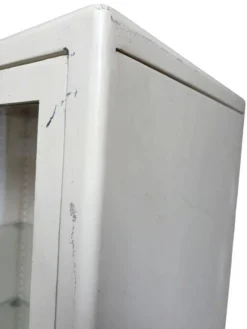 Armoire d'apothicaire industrielle vintage blanche / vitrine