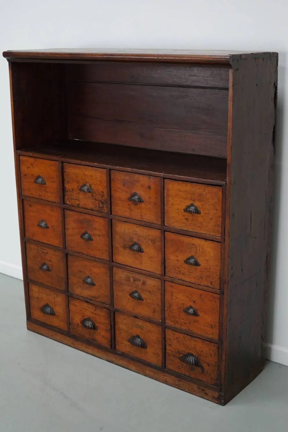 Armoire d'apothicaire victorienne ancienne en bois dur et en pin