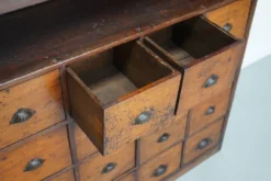 Armoire d'apothicaire victorienne ancienne en bois dur et en pin