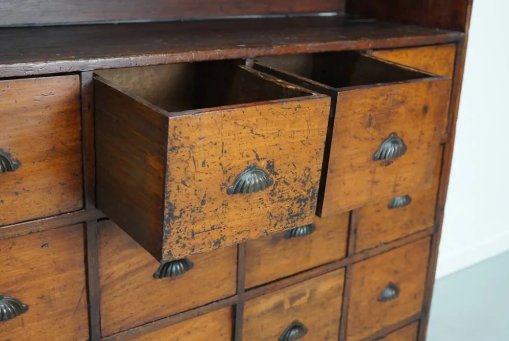 Armoire d'apothicaire victorienne ancienne en bois dur et en pin