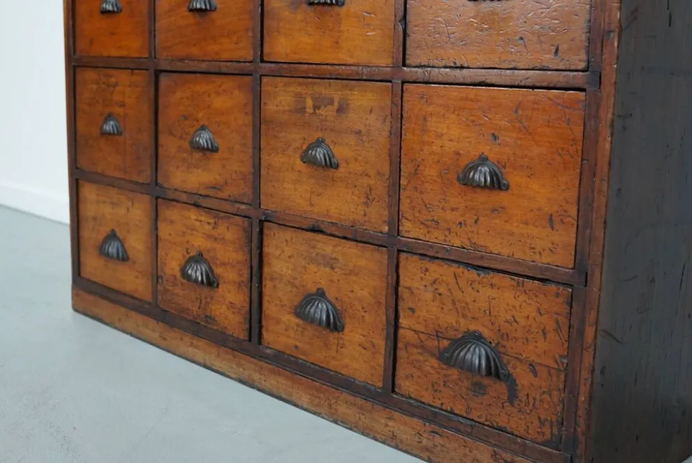 Armoire d'apothicaire victorienne ancienne en bois dur et en pin