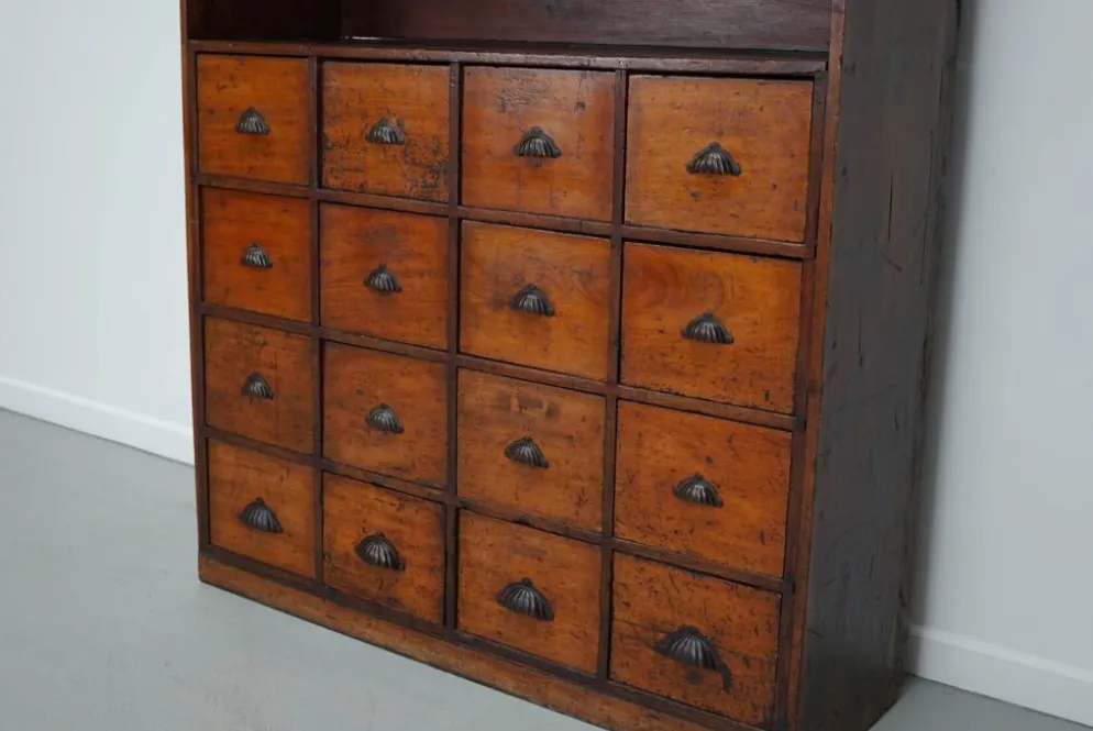 Armoire d'apothicaire victorienne ancienne en bois dur et en pin