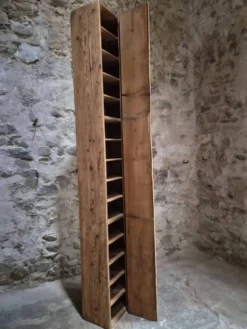 Armoire d'atelier française ancienne en pin avec compartiments