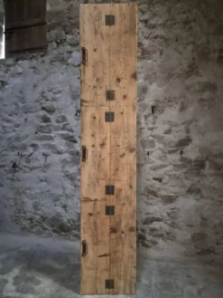 Armoire d'atelier française ancienne en pin avec compartiments