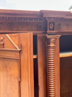 Armoire de château 1742