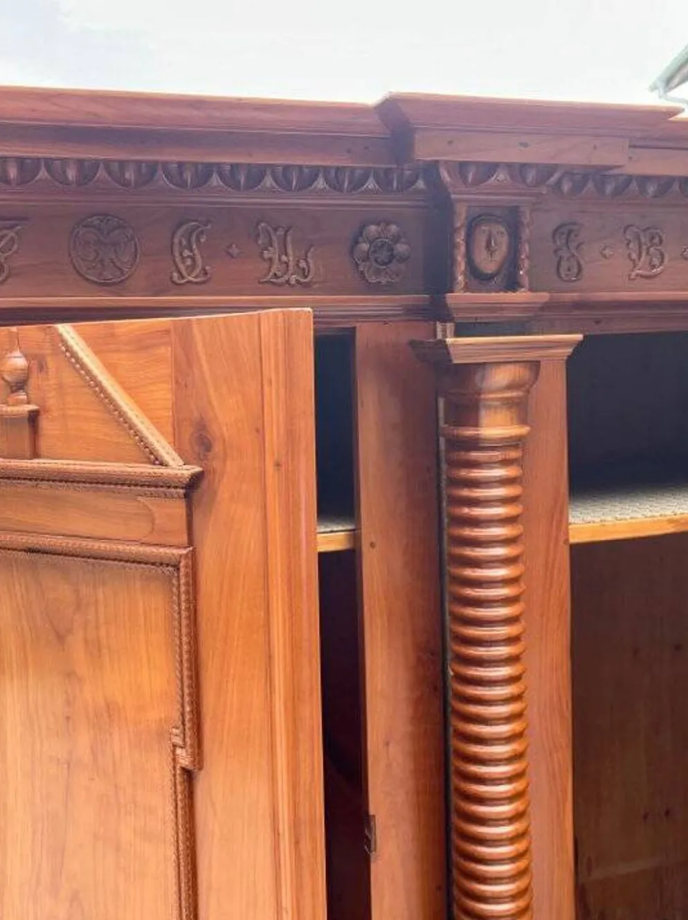 Armoire de château 1742