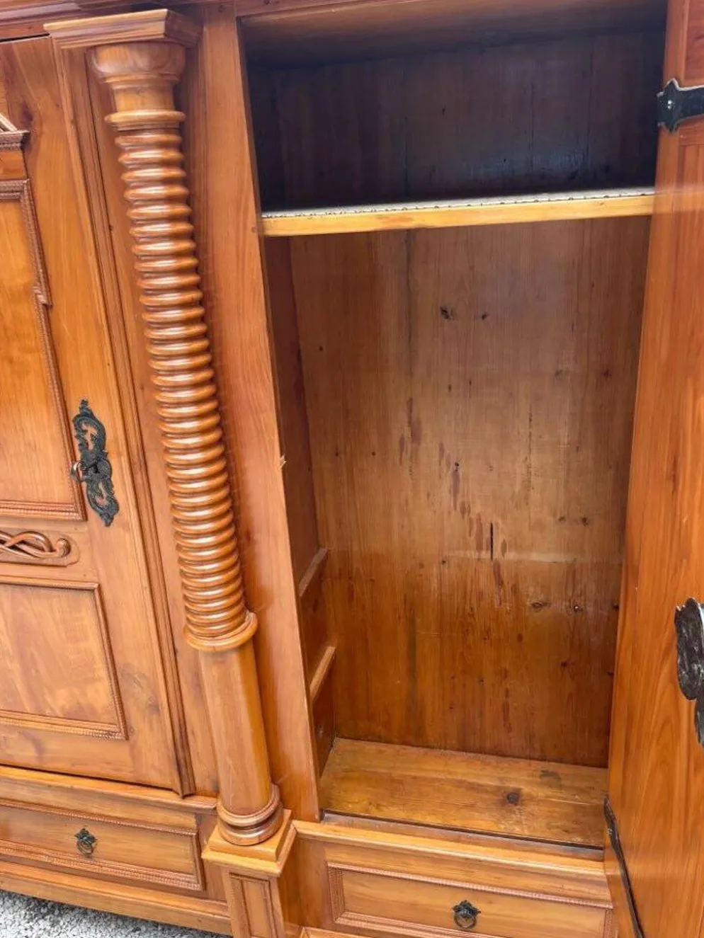 Armoire de château 1742