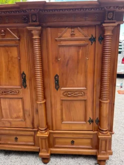 Armoire de château 1742