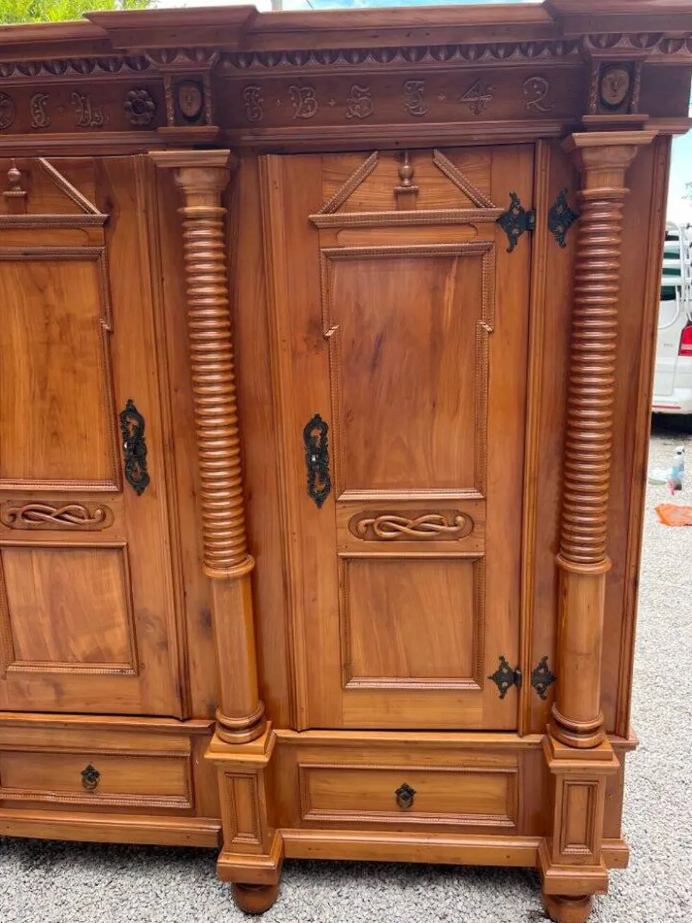 Armoire de château 1742