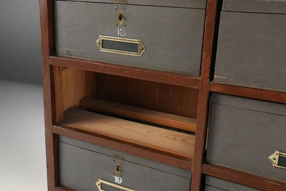 Armoire de classement industrielle en bois, Belgique années 1920
