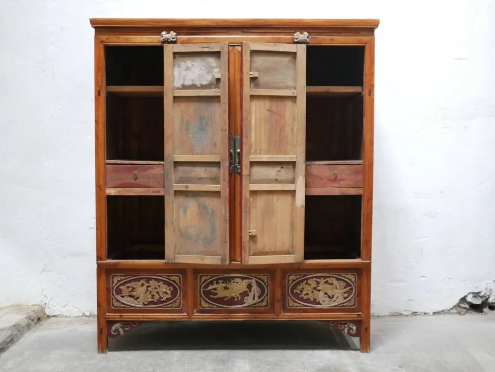 Armoire de mariage chinoise ancienne en orme sculpté et laqué – École de Ni