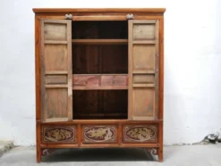 Armoire de mariage chinoise ancienne en orme sculpté et laqué – École de Ni