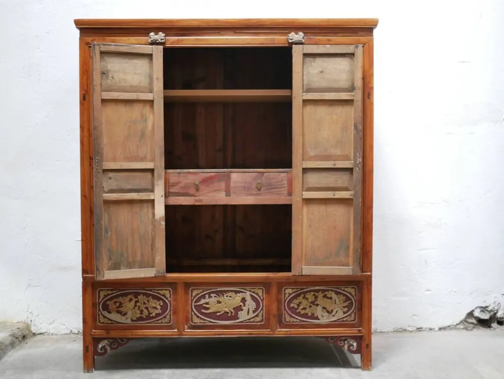 Armoire de mariage chinoise ancienne en orme sculpté et laqué – École de Ni