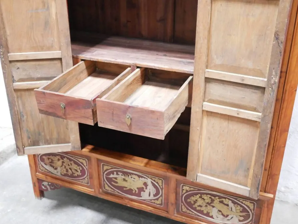 Armoire de mariage chinoise ancienne en orme sculpté et laqué – École de Ni