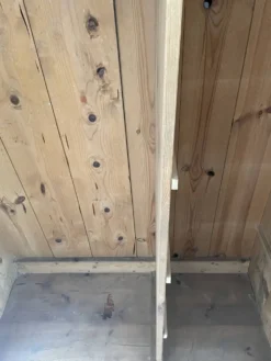 Armoire de mariée peinte en art populaire de ferme