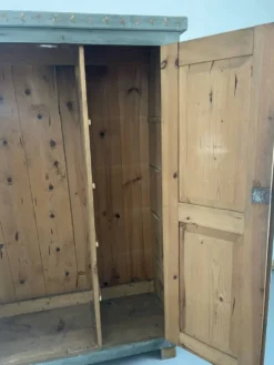 Armoire de mariée peinte en art populaire de ferme