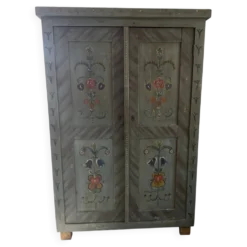 Armoire de mariée peinte en art populaire de ferme