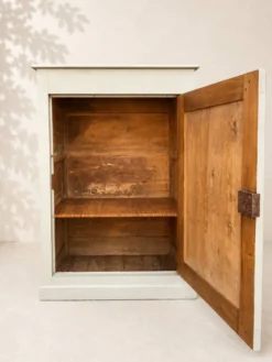 Armoire d'enfant ancienne patinée – XIXe siècle – 116 × 85 × 57 cm
