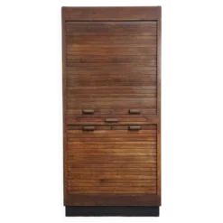Armoire de notaire ancienne en chêne, avec deux portes coulissantes et une serrure fonctionnelle.