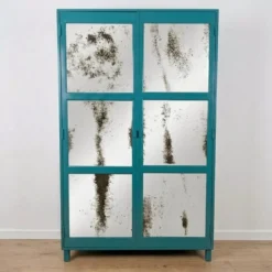 Armoire de style industriel avec des miroirs vieillis