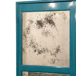 Armoire de style industriel avec des miroirs vieillis