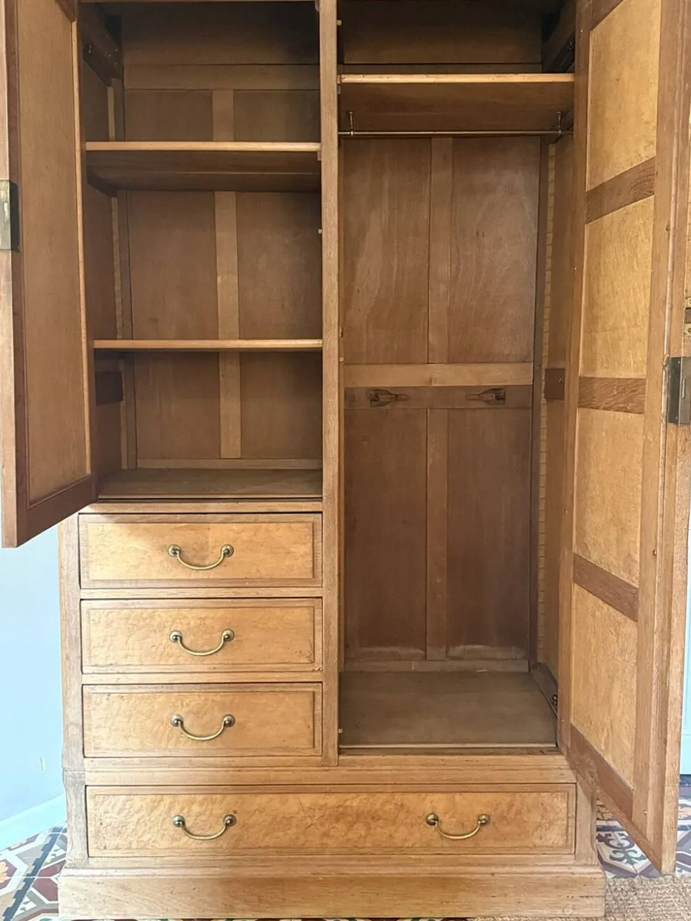 Armoire d’hôtel