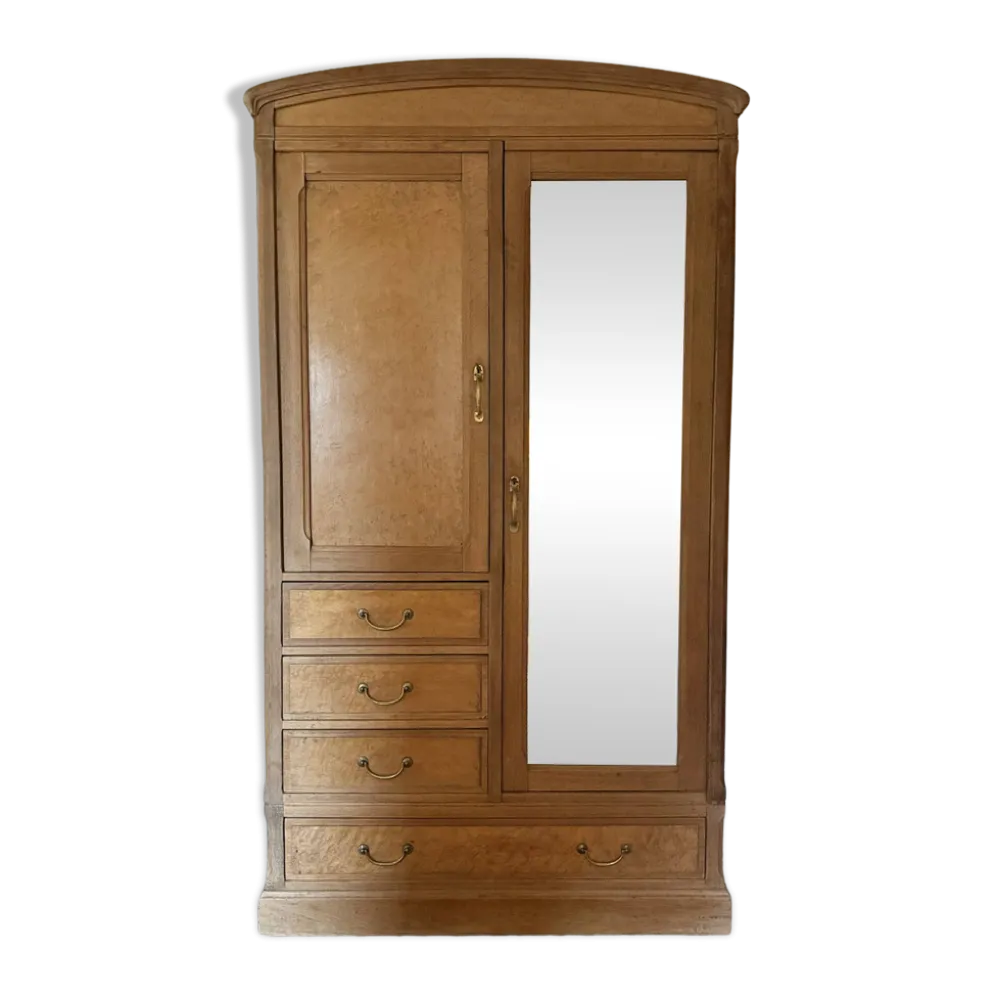 Armoire d’hôtel