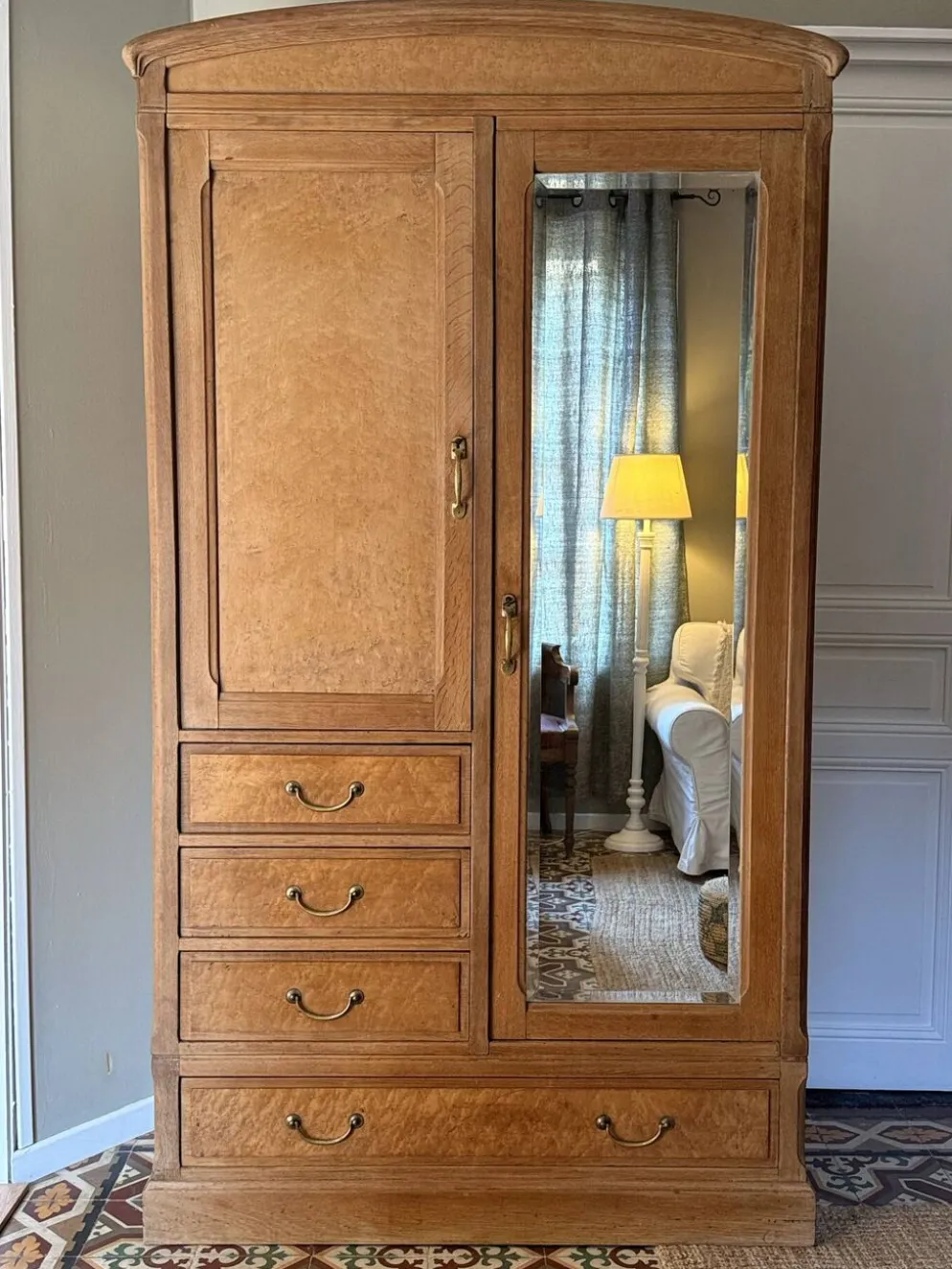 Armoire d’hôtel