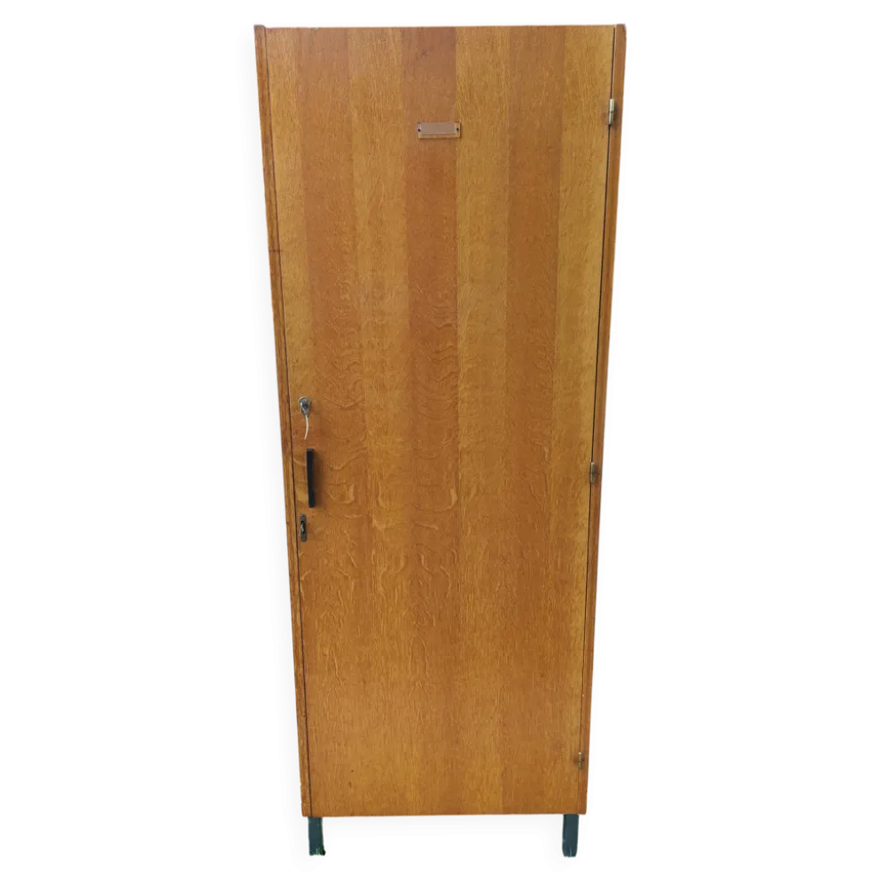 armoire d'internat, penderie, vestiaire