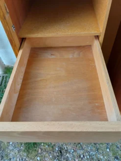 armoire d'internat, penderie, vestiaire