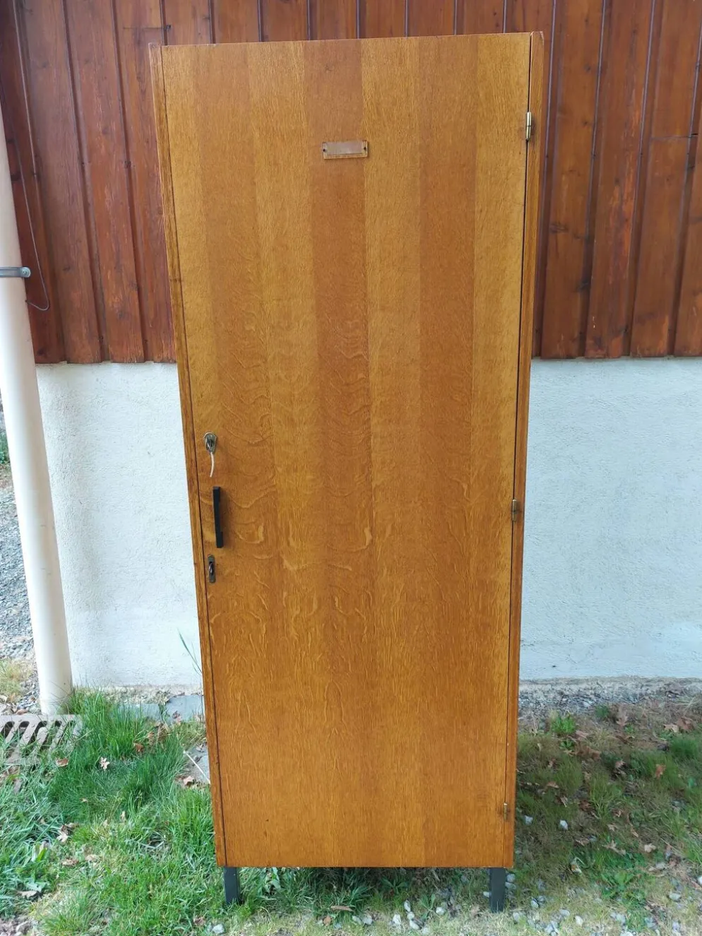 armoire d'internat, penderie, vestiaire