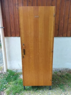 armoire d'internat, penderie, vestiaire