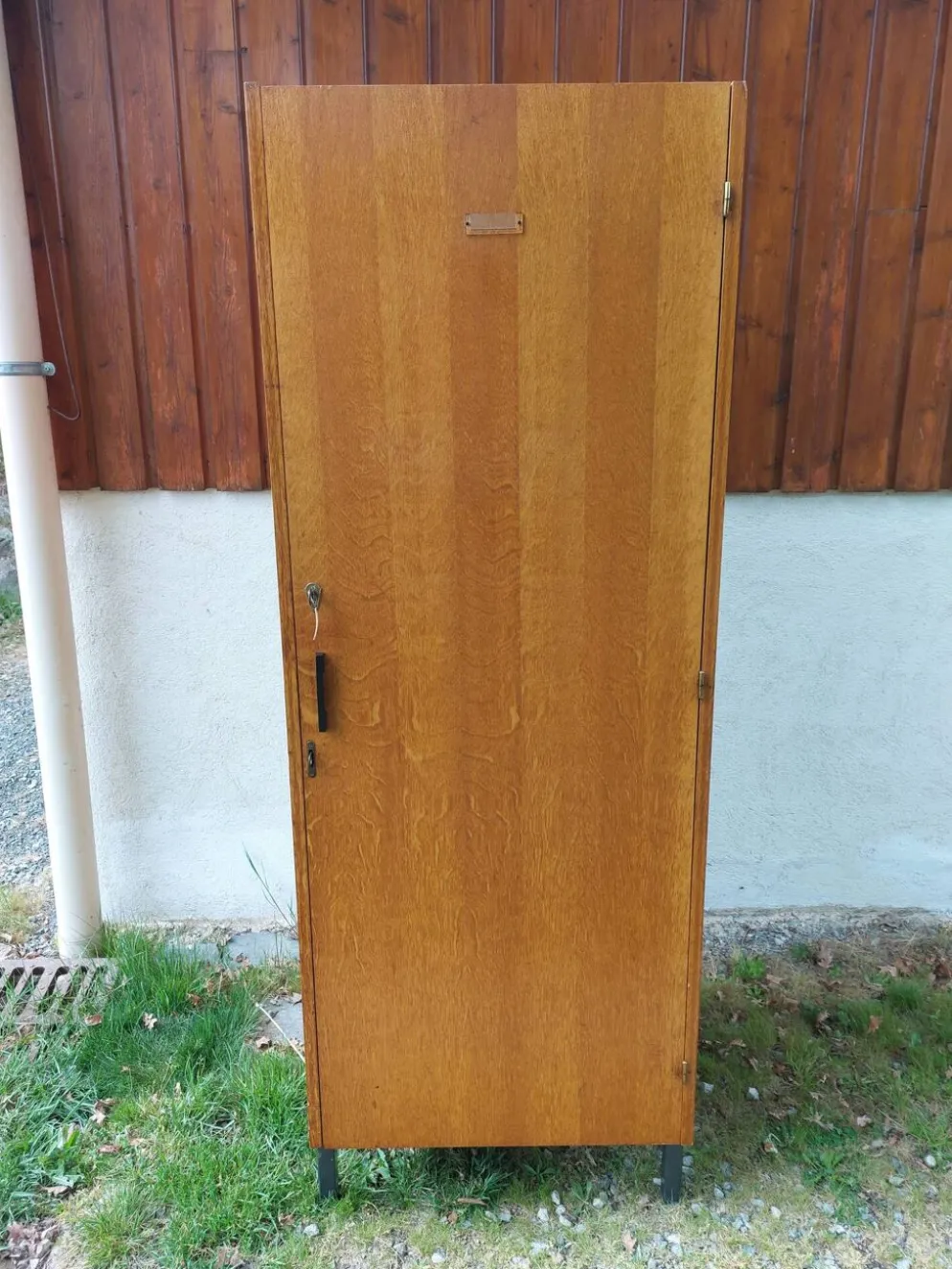 armoire d'internat, penderie, vestiaire