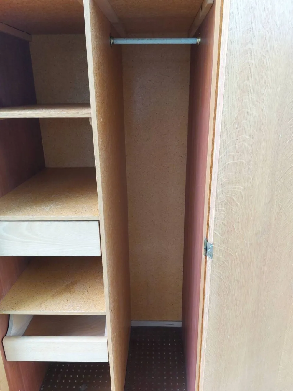 armoire d'internat, penderie, vestiaire