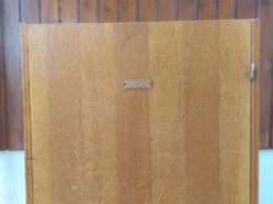 armoire d'internat, penderie, vestiaire