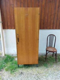 armoire d'internat, penderie, vestiaire