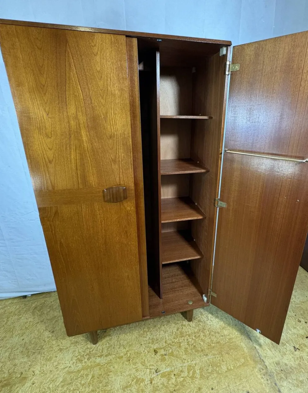 Armoire double en teck Stonehill vintage | Années 1960 | Design britannique du milieu du siècle