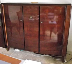 Armoire d'époque Art Deco plaqué palissandre laqué marron foncé