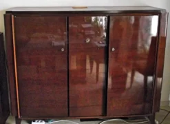 Armoire d'époque Art Deco plaqué palissandre laqué marron foncé