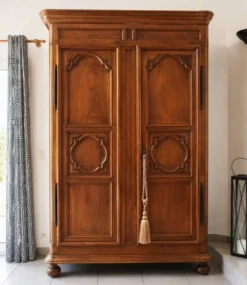 Armoire du 18ieme siècle - noyer massif-
