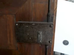 Armoire du 18ieme siècle - noyer massif-
