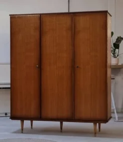 Armoire du milieu du siècle