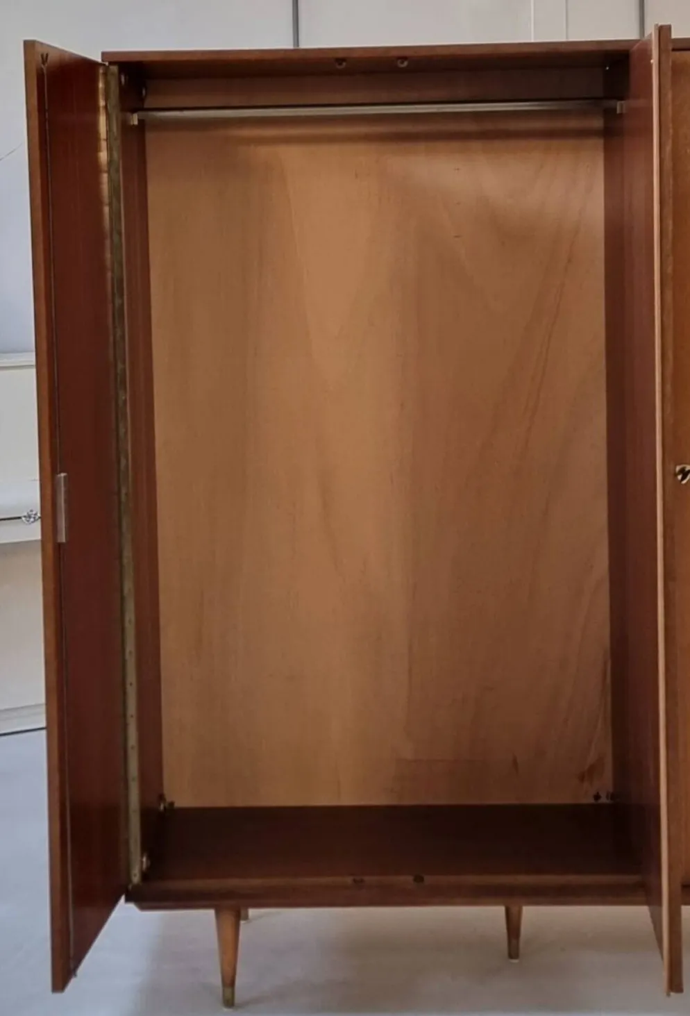 Armoire du milieu du siècle